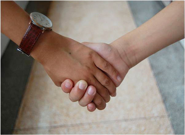 7��19�������ݾ���վһ������С�ҵ��к�Ҫ�x�_�ˣ��ѹ�ͬ��̎ʮ����ĺ��ӂ��͡�������꠆T��ʮ�ֲ������D��С�Һ�꠆T�o�յ��p����һ��꠆T����ӛ���������҂��֠����������B���ġ���