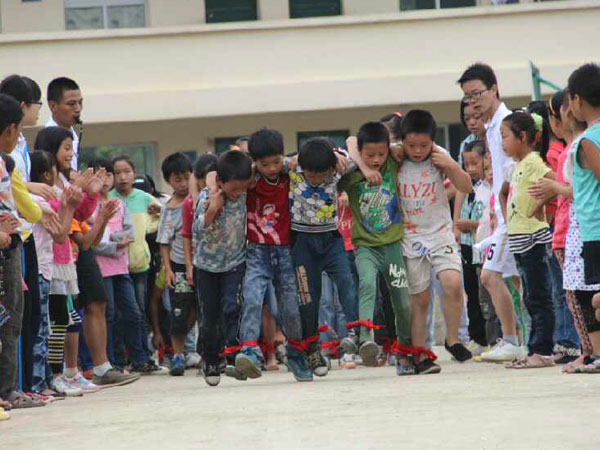 7��28�����V�|�̌W(xu��)Ժ��С�ٟ���ɽ�^(q��)���W(xu��)����֧���������С�W(xu��)�e�k���\�ӕ����mȻ���ز�δ�޽�����������꠆T��Ŭ���ͺ��ӂ���ƴ�������\�ӕ��A�M�Y(ji��)�����D�麢�ӂ��ڱ�ِ�ЈF�Y(ji��)�f(xi��)�����������Ρ�