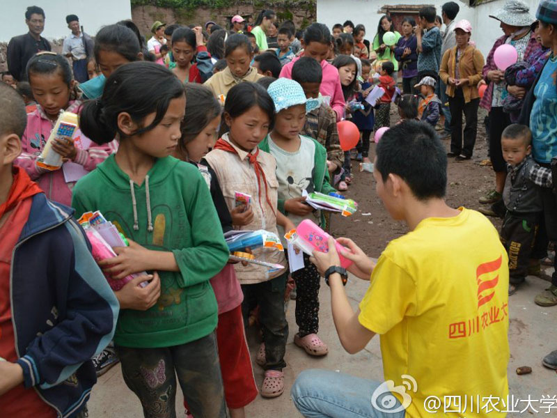 7��28�գ���(j��ng)�v��2��(g��)��С�r(sh��)��ɽ·���Ĵ��r(n��ng)�I(y��)��W(xu��)����·�(y��ng)�⡱�F(tu��n)�(du��)�I���Đ�(��i)�����Y���(du��)�T�ʹ���Ĺ�ͬŬ�����\(y��n)���˴������K���͵��˺��ӂ���������