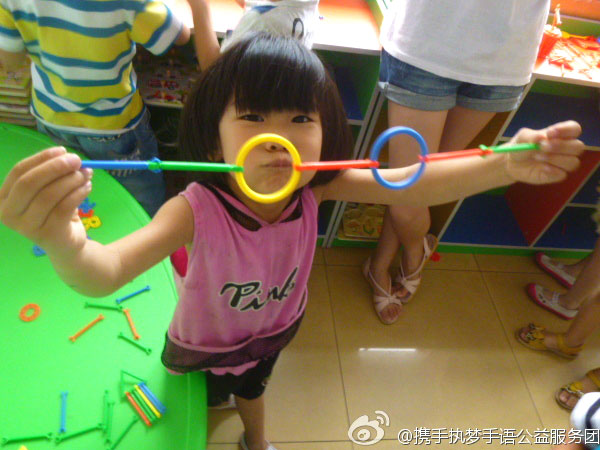 7��8����8��15�գ�ɽ�|������W(xu��)���y�ֈ�(zh��)��(m��ng)�����Z�������(w��)�F(tu��n)��ɽ�|�Ͳ��e�k�˞���37��Ĺ�����(d��ng)�������������؅^(q��)���L�@����ͯ�ļ�ͥ���˽Ⲣӛ��@����ͯ����ͽ�����r���_չ�o�ϵK���Z��Ӗ(x��n)�����D��ɽ�|ʡ�Ͳ��а��`����(f��)���ĵĺ��ӂ�չʾ�����Ą�(chu��ng)���ֹ���