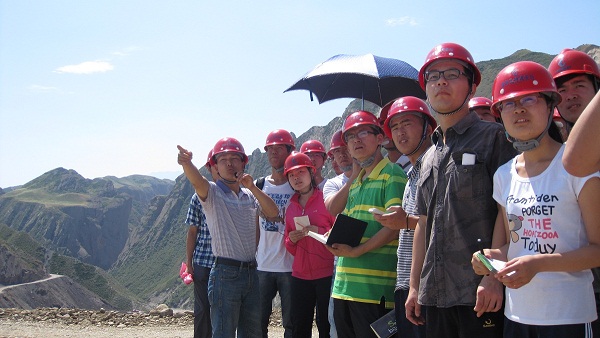 7��9����ʯ���Ӵ�W��������顱�F꠵ڶ���ǰ����˹����ˮ���м~���̣������{�п�˹����ˮ���м~���̵ĵ��|��r���D��꠆T�����J�� ȡ�����ώ����v�⡣