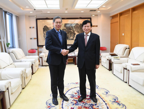 人民日報社社長、總編輯庹震會見新加坡駐華大使呂德耀一行