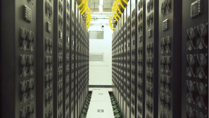 貴安超算中心內(nèi)的機(jī)房。人民網(wǎng) 陽(yáng)茜攝