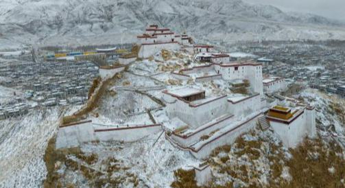 高原春雪潤(rùn)良田