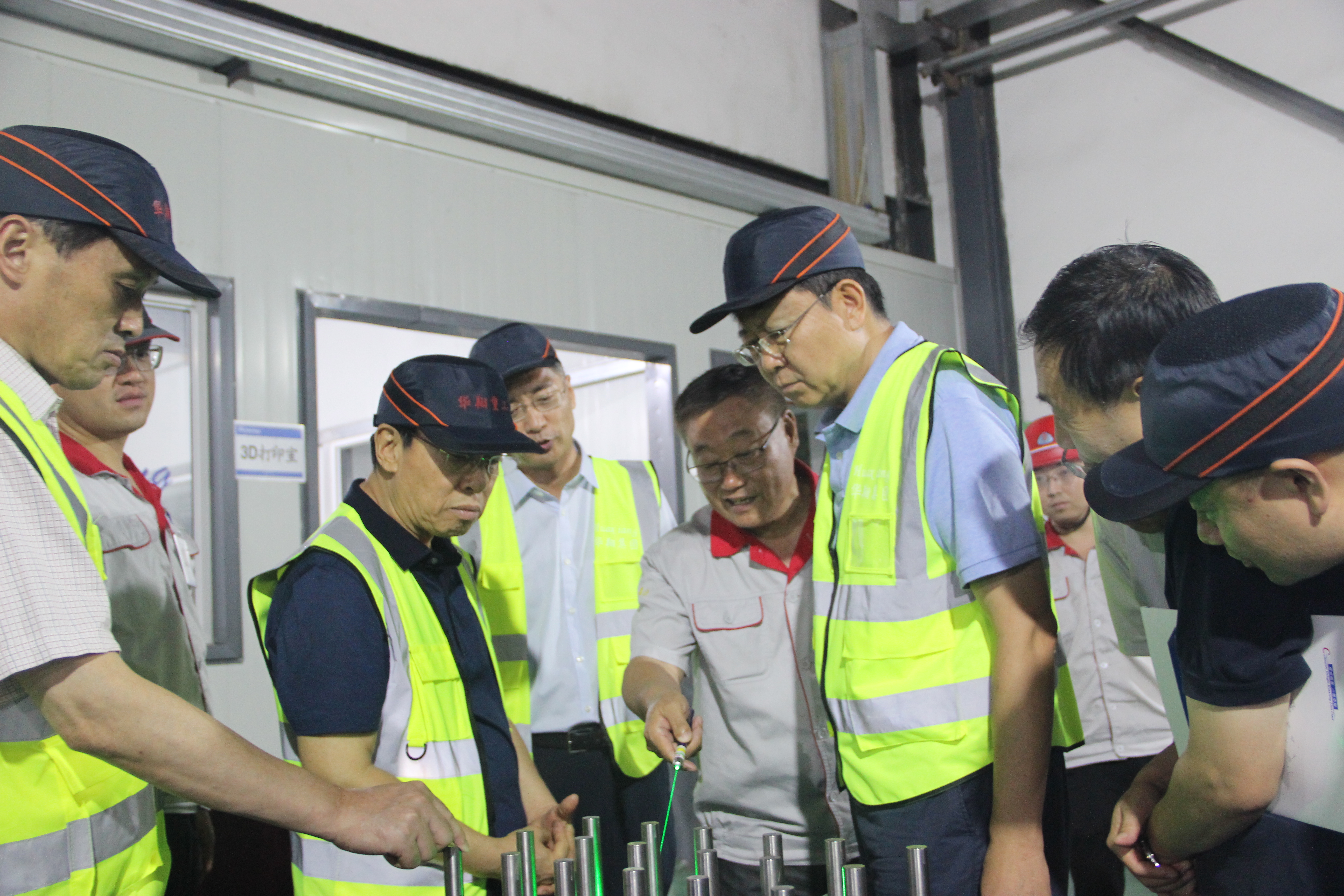 山西省人民政府原副省長(zhǎng)、中國(guó)生產(chǎn)力學(xué)會(huì)會(huì)長(zhǎng)、山西省資源型經(jīng)濟(jì)轉(zhuǎn)型促進(jìn)會(huì)總顧問(wèn)牛仁亮一行蒞臨我司調(diào)研